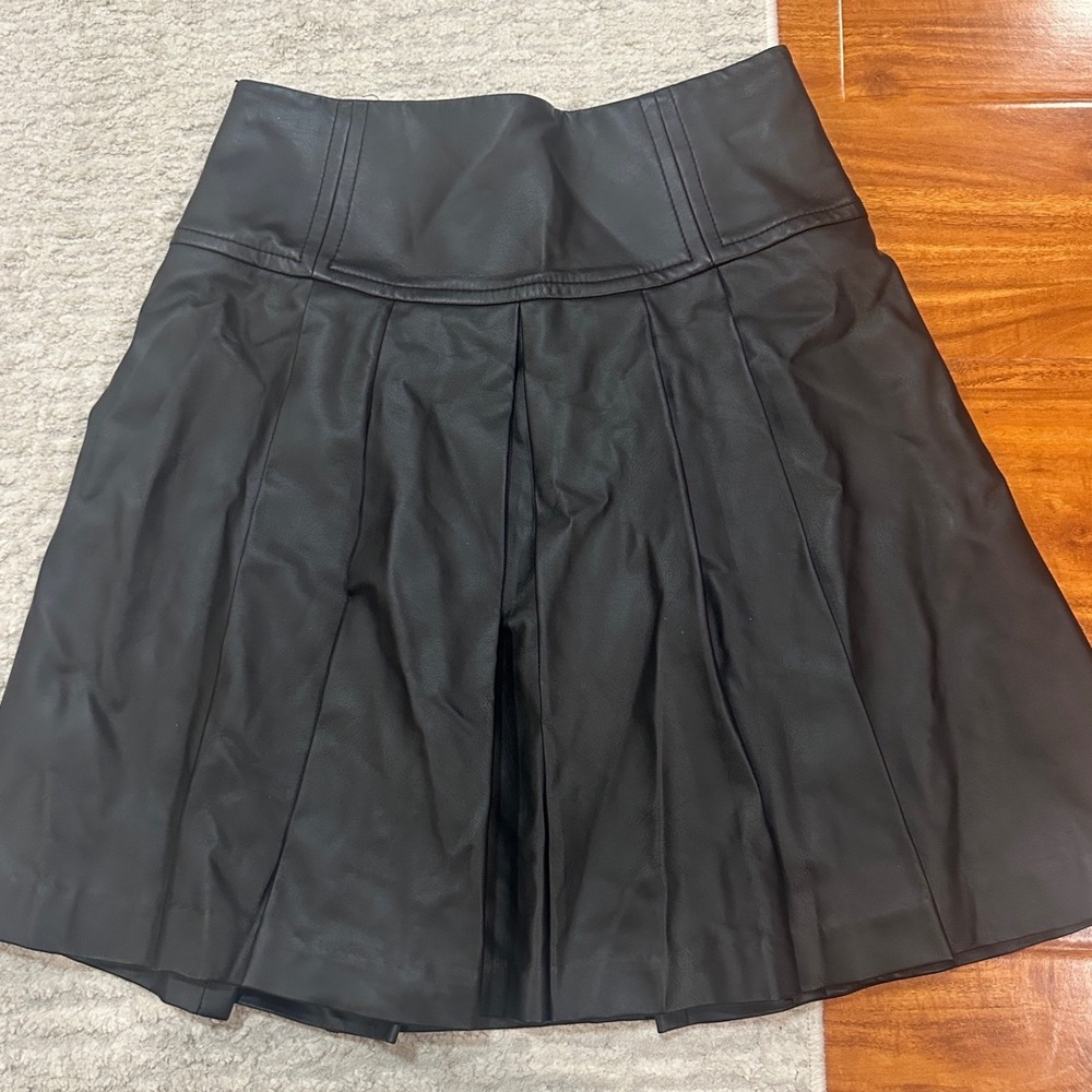 Michael Michael Kors Black Faux Leather Pleated Mini Skirt Size 2 High Waisted